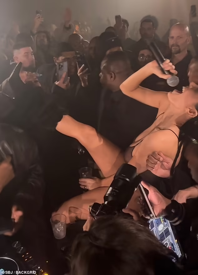 Kanye West i Bianca Censori Szokują na Grammy 2025